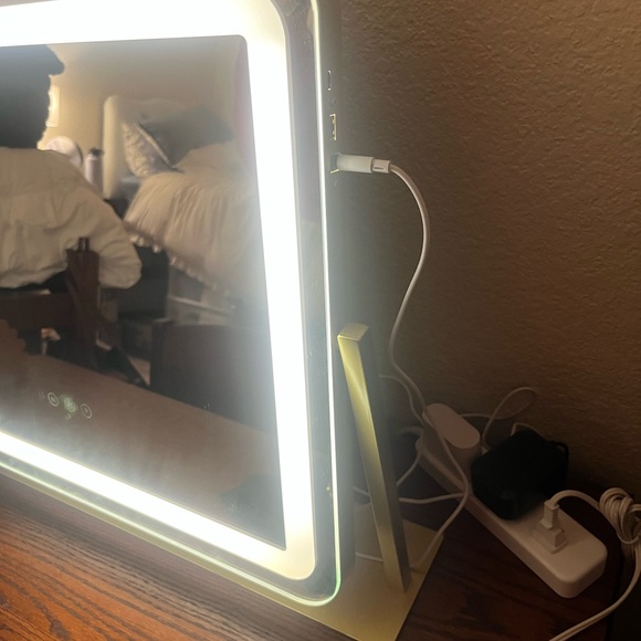 LED Makeup Mirror - Picture 7 of 7